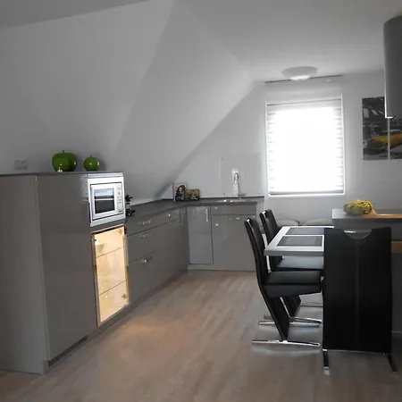 公寓 Hochwertig Eingerichtete Mit Balkon