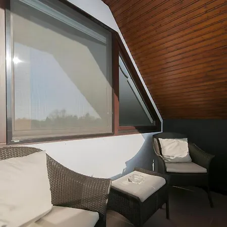 公寓 Hochwertig Eingerichtete Mit Balkon *