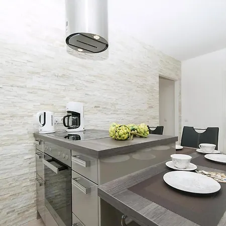 Hochwertig Eingerichtete Mit Balkon Apartment Halstenbek