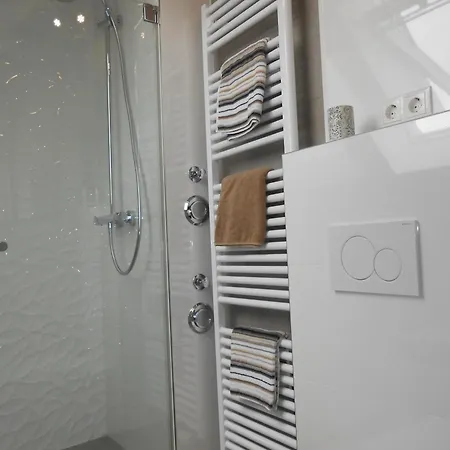 Hochwertig Eingerichtete Mit Balkon *